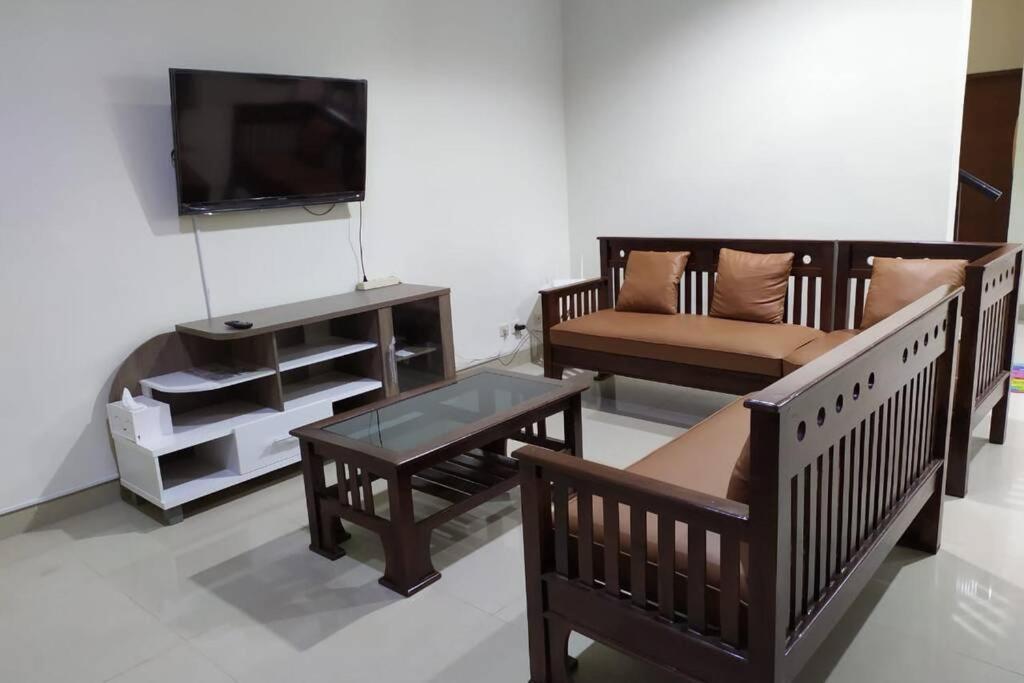 Awana Dream Whole Villa, 4bedroom 10pax , 5min To Alun Alun, Kraton, Malioboro Bdc Holiday home *